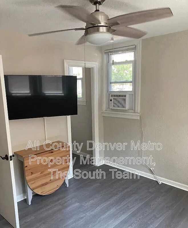 Studio, 1.0 bath, 400 sqft, $900 — Photo 1