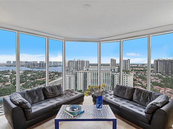 3rd image of 19333 Collins Ave #Lp10