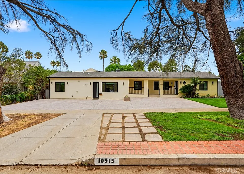 10913 White Oak Ave