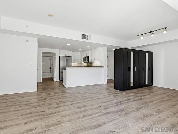 4th image of 875 G St Unit 201