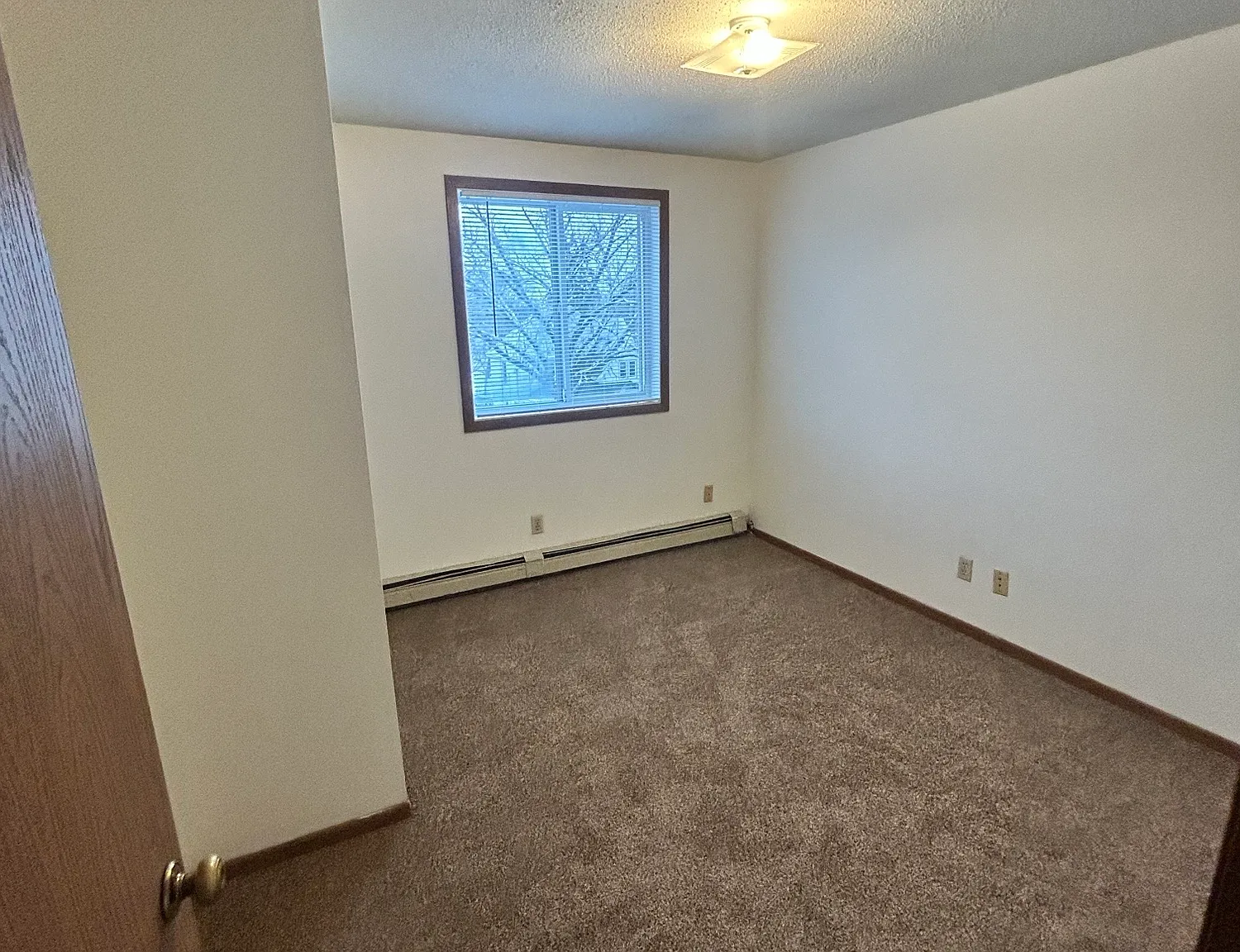 4 bed, 1.5 bath, 1350 sqft, $1,195 — Photo 3