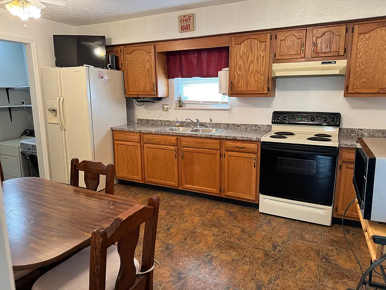 2849 Gardenia Dr — Photo 7