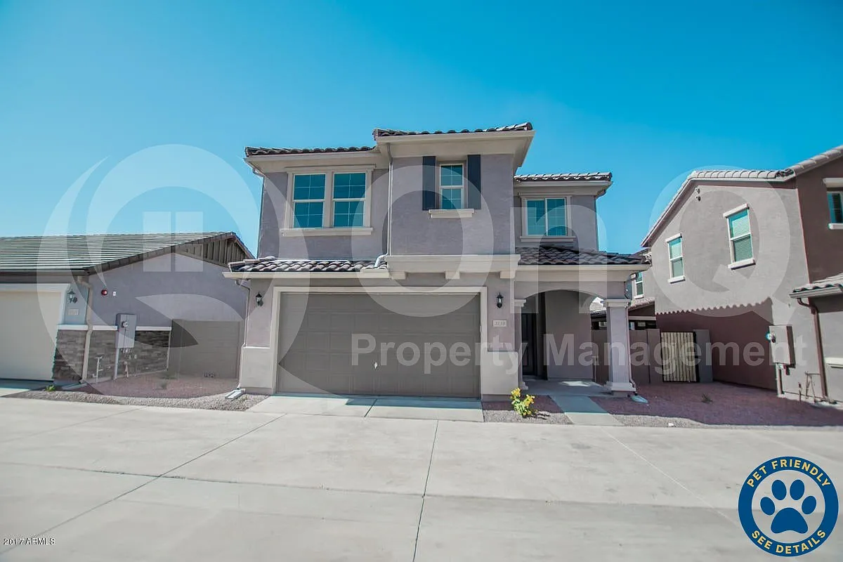 3 bed, 2.5 bath, 1905 sqft, $2,450 — Photo 1