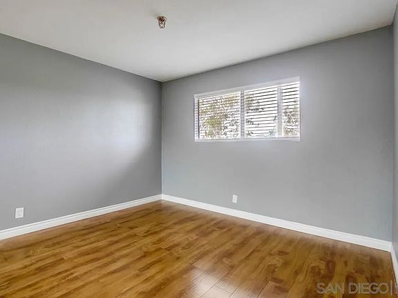 3rd image of 4041 Oakcrest Dr Unit 207