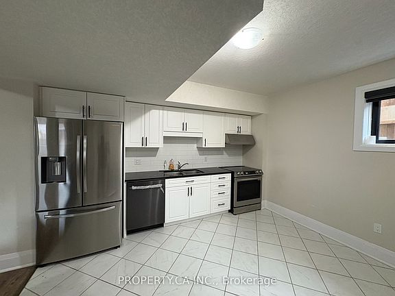 3rd image of 38 Falconridge Dr