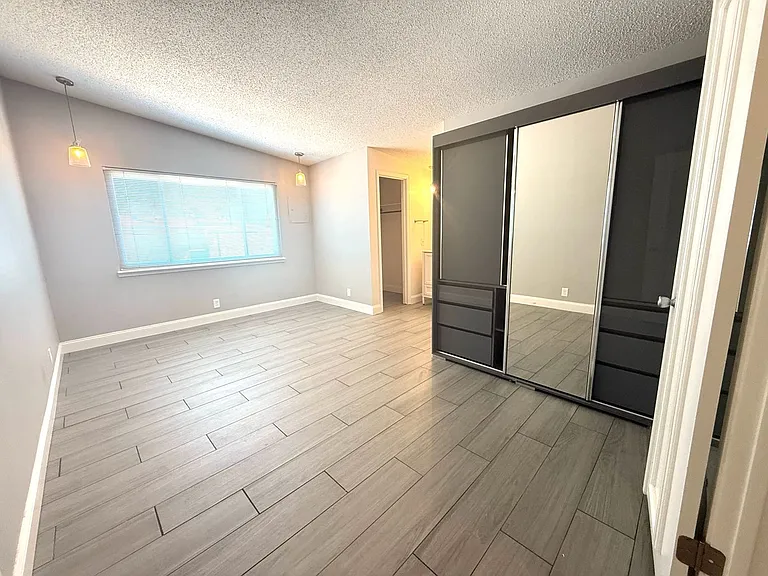 6028 Downey St NE — Photo 16