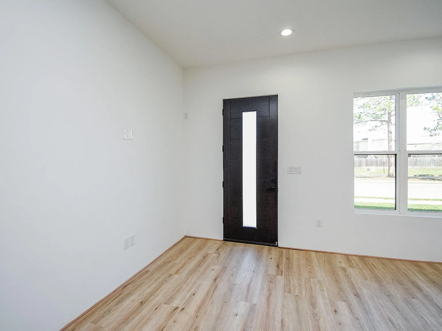 4 bed, 3.5 bath, 2802 sqft, $2,700 — Photo 4