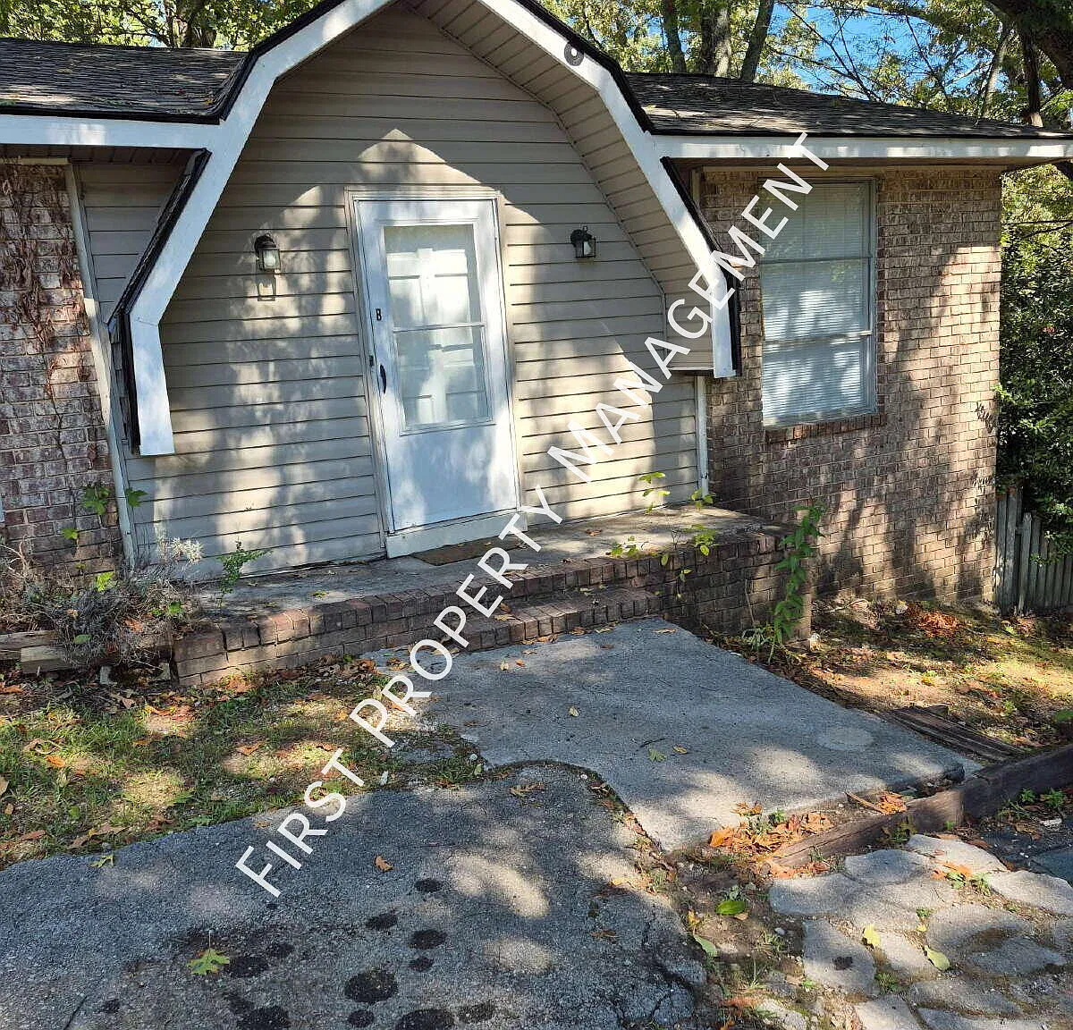 Must See Updated 2 Bedrm 1 Bath — Photo 1