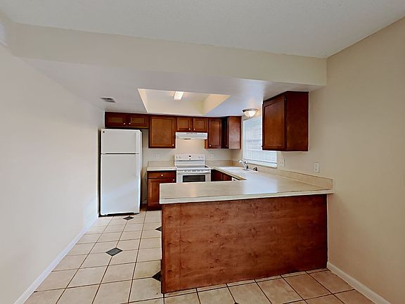 4th image of 1195 Balfour Dr