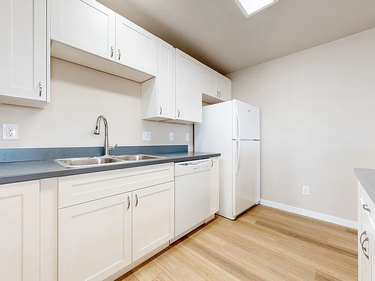1027 Eagle Dr — Photo 7