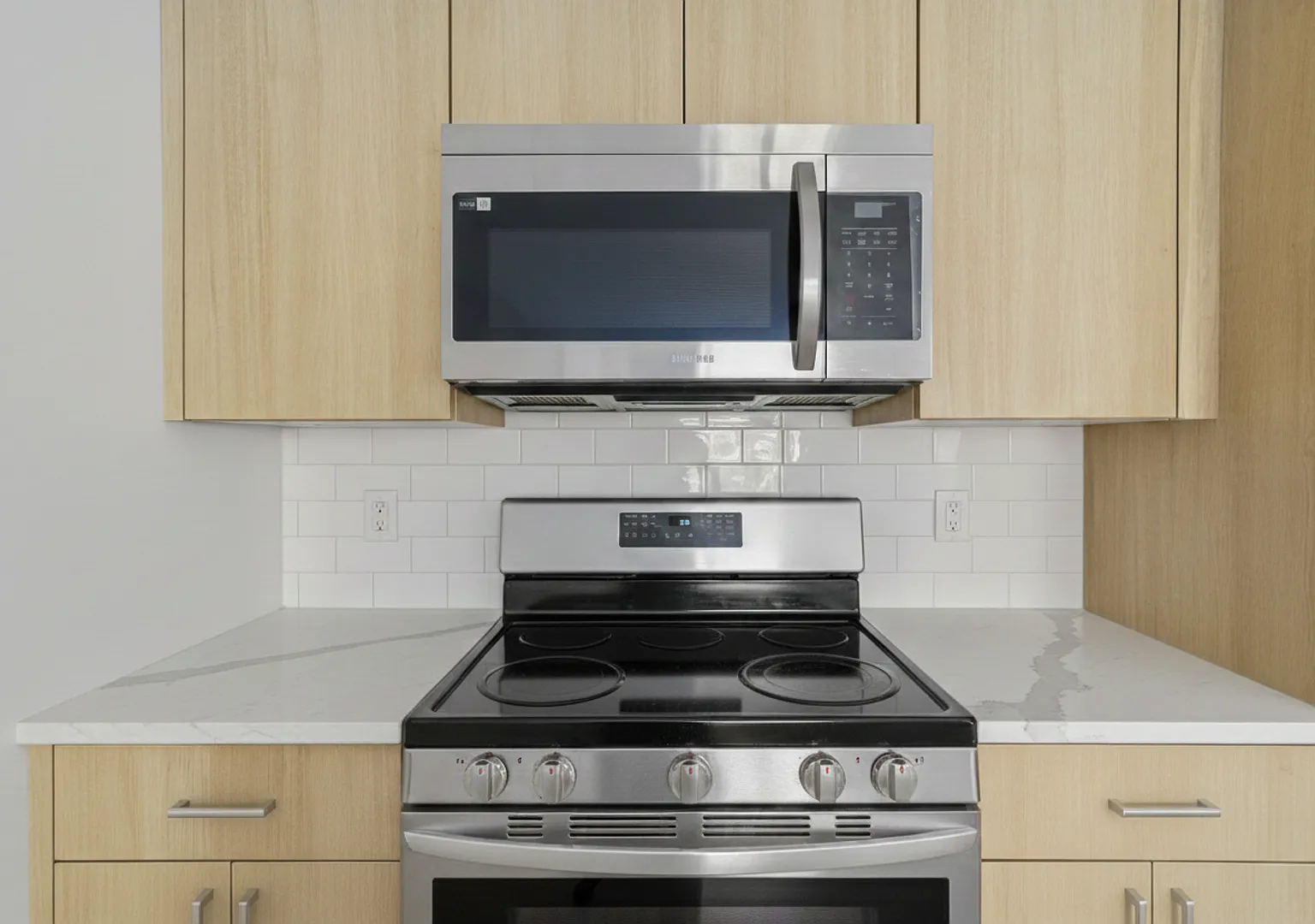 No Brokers Fee, New Construction, In-Unit Washer and Dryer, Central Heat/AC — Photo 3