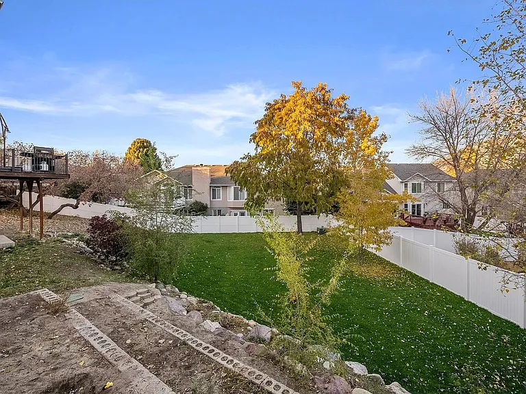 1553 E Huckleberry Cir — Photo 34