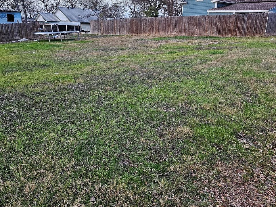 1st image of E Live Oak St