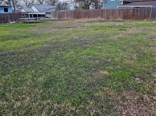 E Live Oak St, Meridian, TX 76665