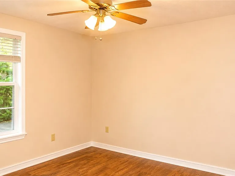 4660B Raymond Stotzer Pkwy — Photo 14