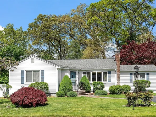 19 Evans Rd, Stoneham, MA 02180
