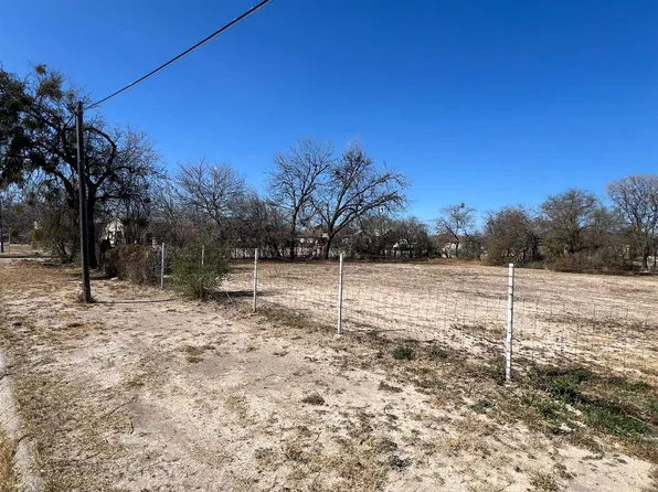 802 E 2nd St, Del Rio, TX 78840