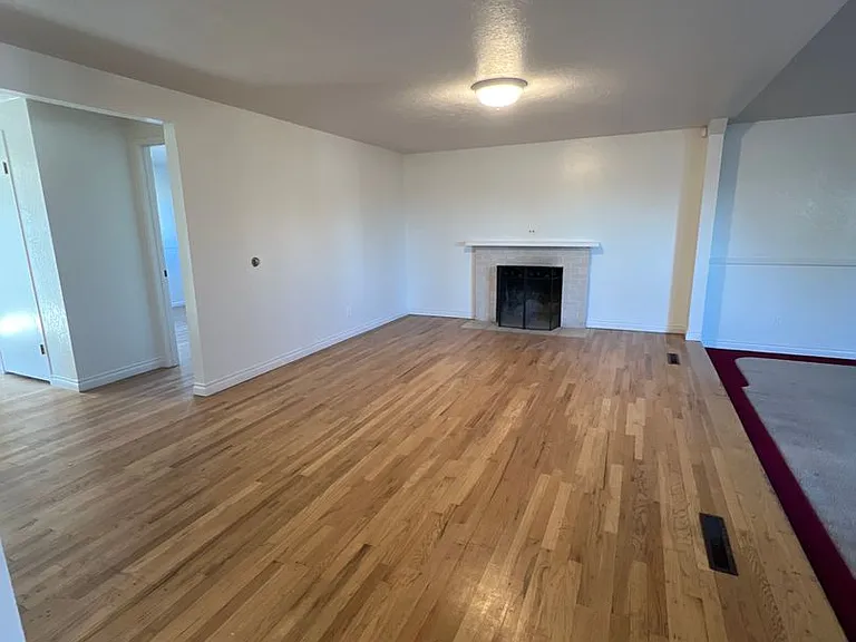 120 N 55th Ave — Photo 3