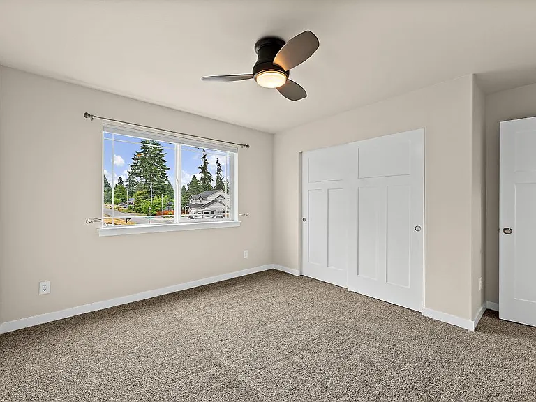 702 Hubbard Rd SE — Photo 23