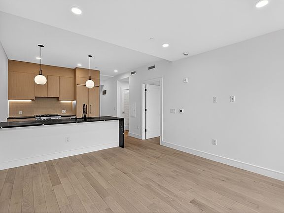 2nd image of 139-1 Christopher Columbus Dr #503
