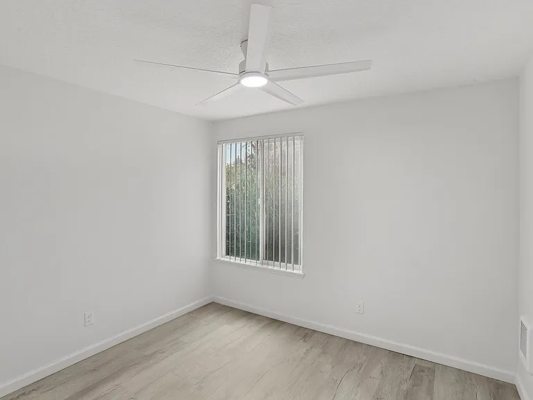 Images Highland Apartments — Photo 10