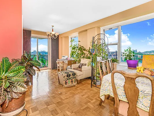 Sold by Re/Max In The City | media 11