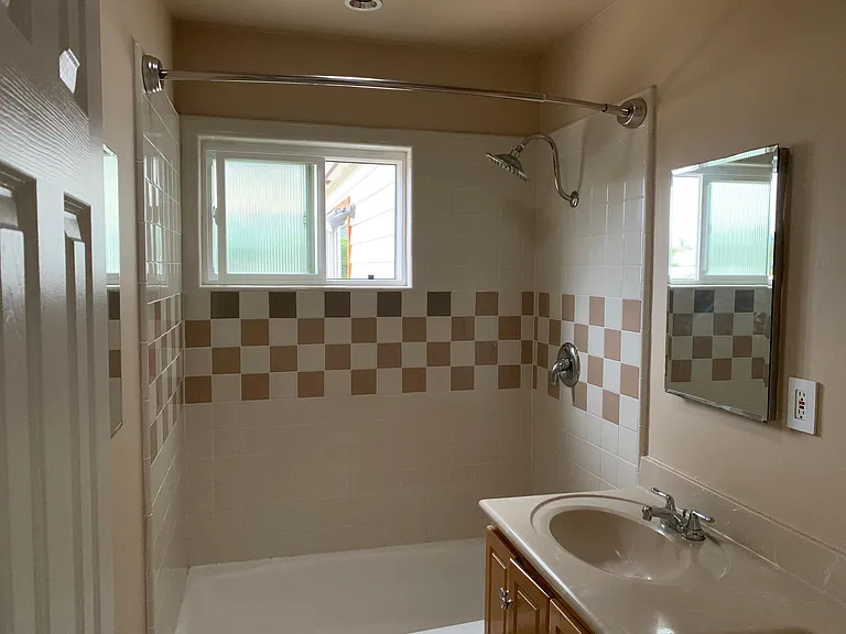 656 Corvina St — Photo 8