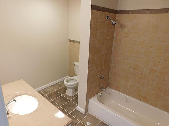 5th image of 4205 Devon Court West Dr