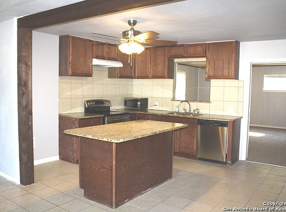 3rd image of 1374 Mistletoe Ave