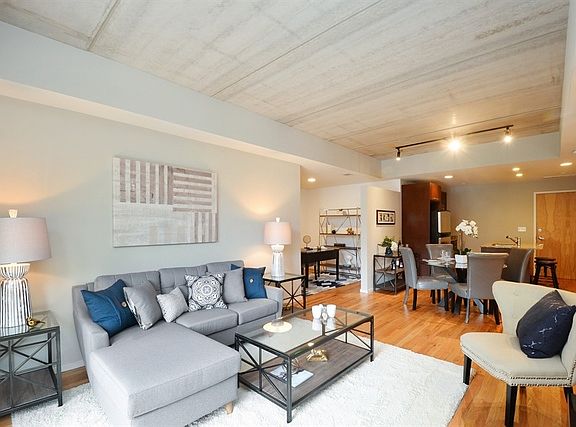 4th image of 1422 N La Salle St #206