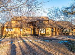 5241 Som Center Rd, Solon, OH 44139