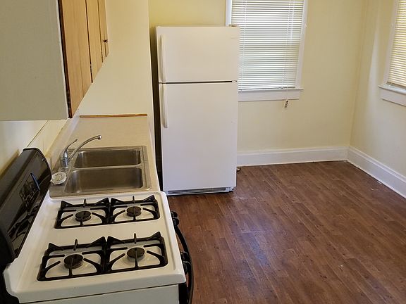 Eat-in kitchen