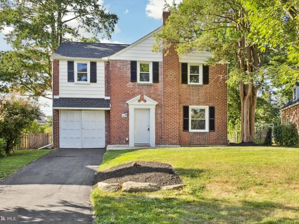 517 Rock Glen Dr, Wynnewood, PA 19096