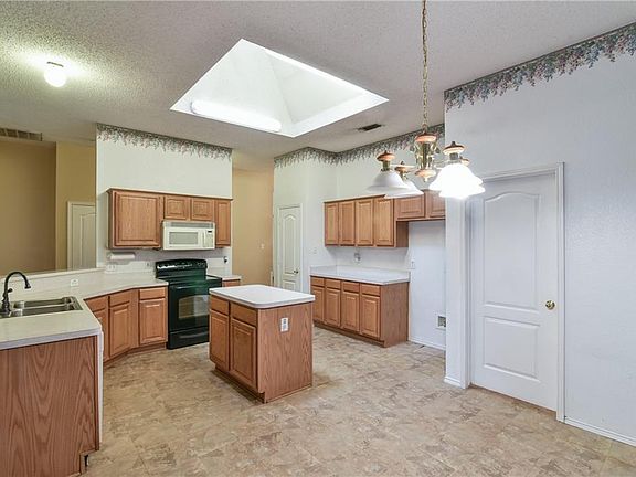 4th image of 2301 Green Mere Dr