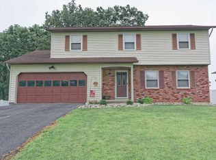 3 Dolphin Dr, Latham, NY 12110