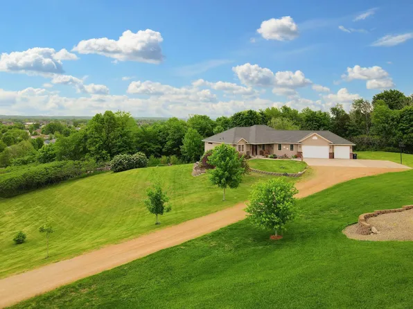 23841 Prairie Ct, Belle Plaine, MN 56011