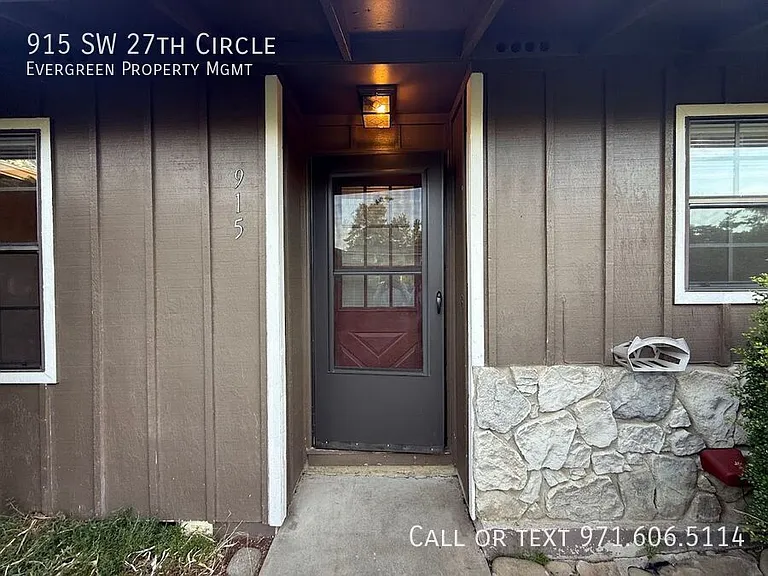 915 SW 27th Cir — Photo 3