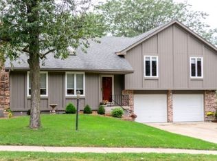 405 NW 36th St Ter, Blue Springs, MO 64015
