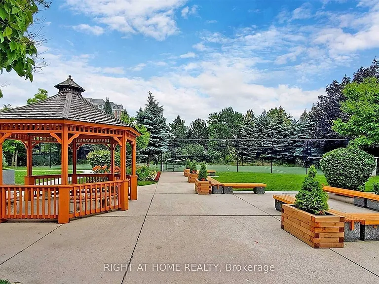 29 Northern Heights Dr #401 — Photo 16
