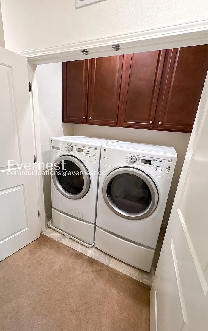 4 bed, 3.5 bath, 2042 sqft, $4,950 — Photo 3