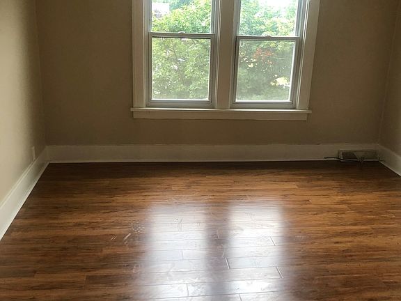 3rd image of 169 Nassau Ave APT 9