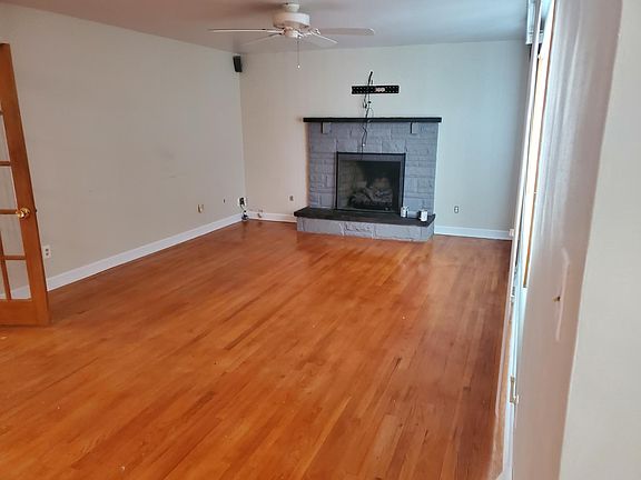 5th image of 158 Timothy Dr