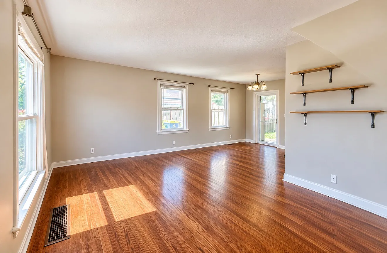 3 bed, 975 sqft, $1,450 — Photo 2