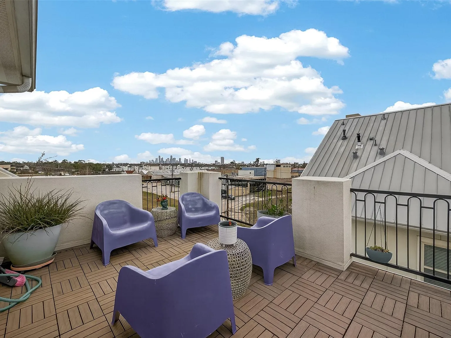 3 bed, 3.5 bath, 2420 sqft, $3,600 — Photo 2