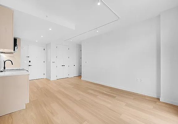3rd image of 16 West St #617