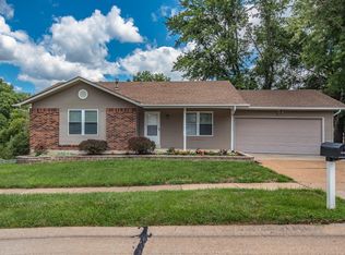 243 Straightoak Ct, Ballwin, MO 63021