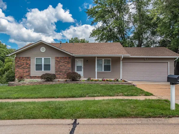 243 Straightoak Ct, Ballwin, MO 63021