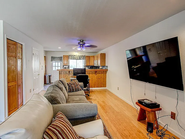 1227 S Flower Cir #E — Photo 7