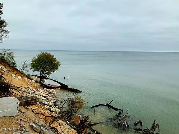 5th image of 4187 Lakeshore Dr