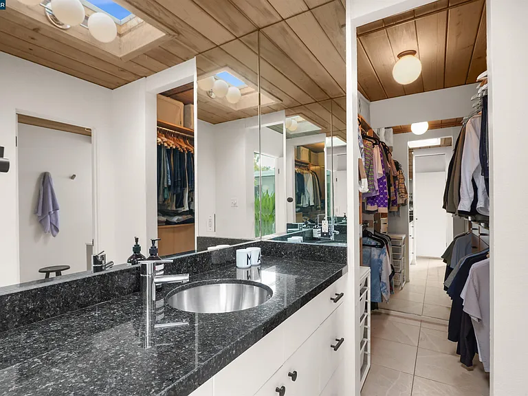 8021 Shay Dr — Photo 37